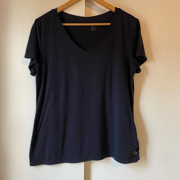 GapFit Breathe Black Top